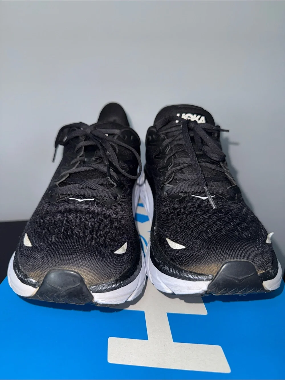 HOKA CLIFTON 8